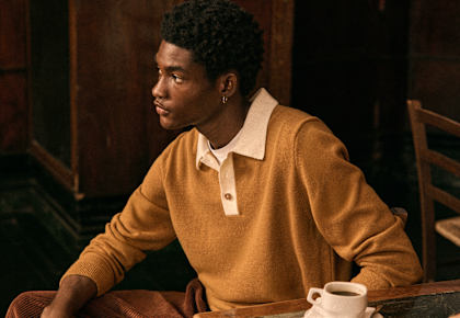 Octobre Éditions - Young man in mustard yellow polo