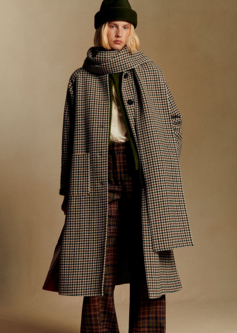 Sézane Essentials - Woman in plaid coat